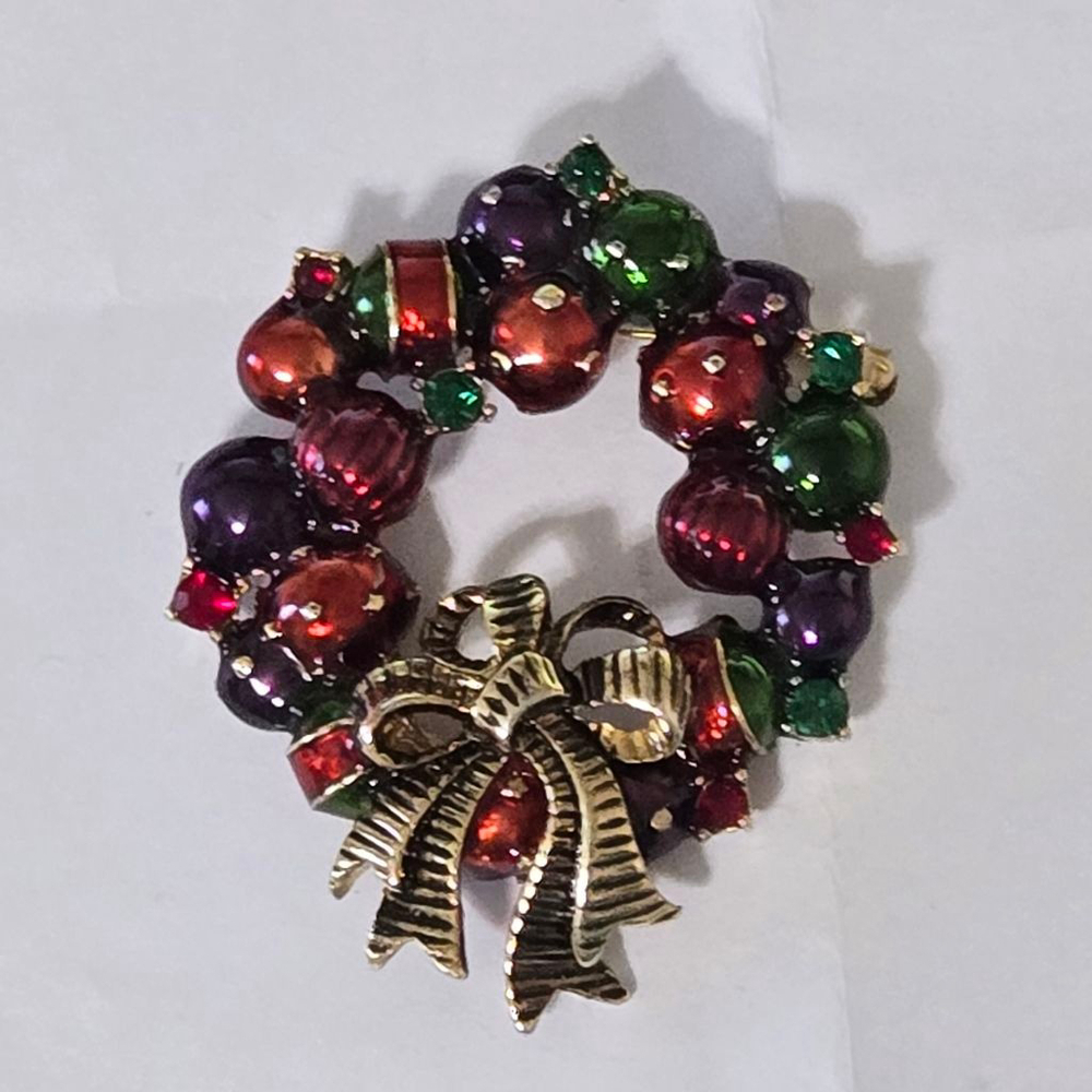 Vintage Christmas Wreath Brooch Pin Red Green Purple Goldtone Women's Holiday